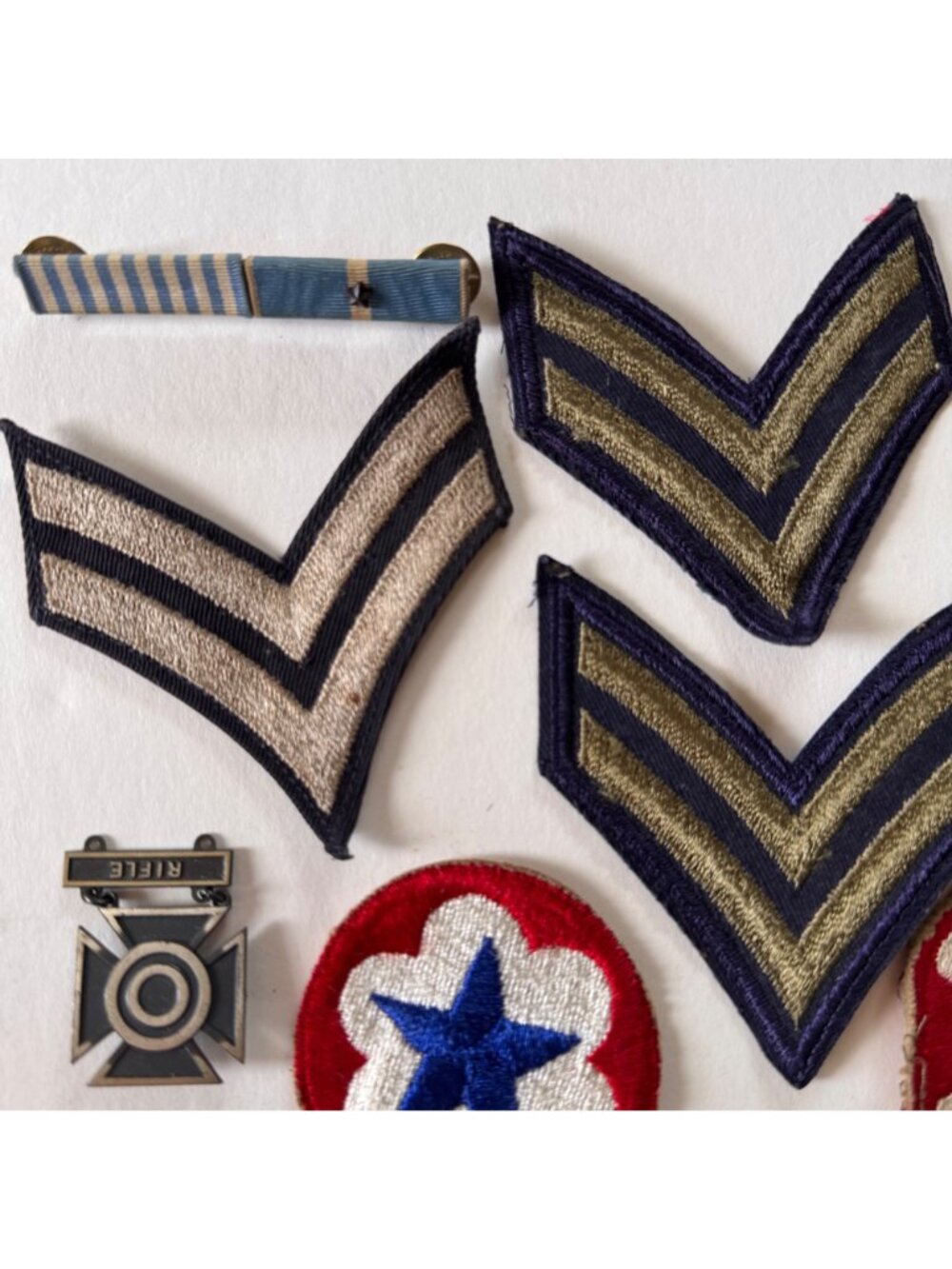 18 Vintage Military Insignia Patches & Pins Collection Embroidered Metal Badges - Picture 6 of 14